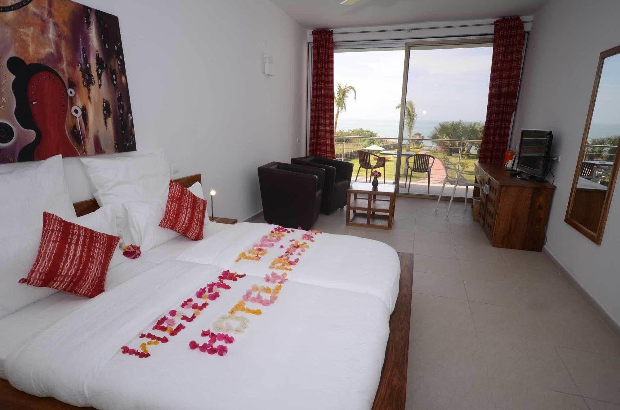 Leo'S Beach Hotel - Adults Only Brufut Exterior foto