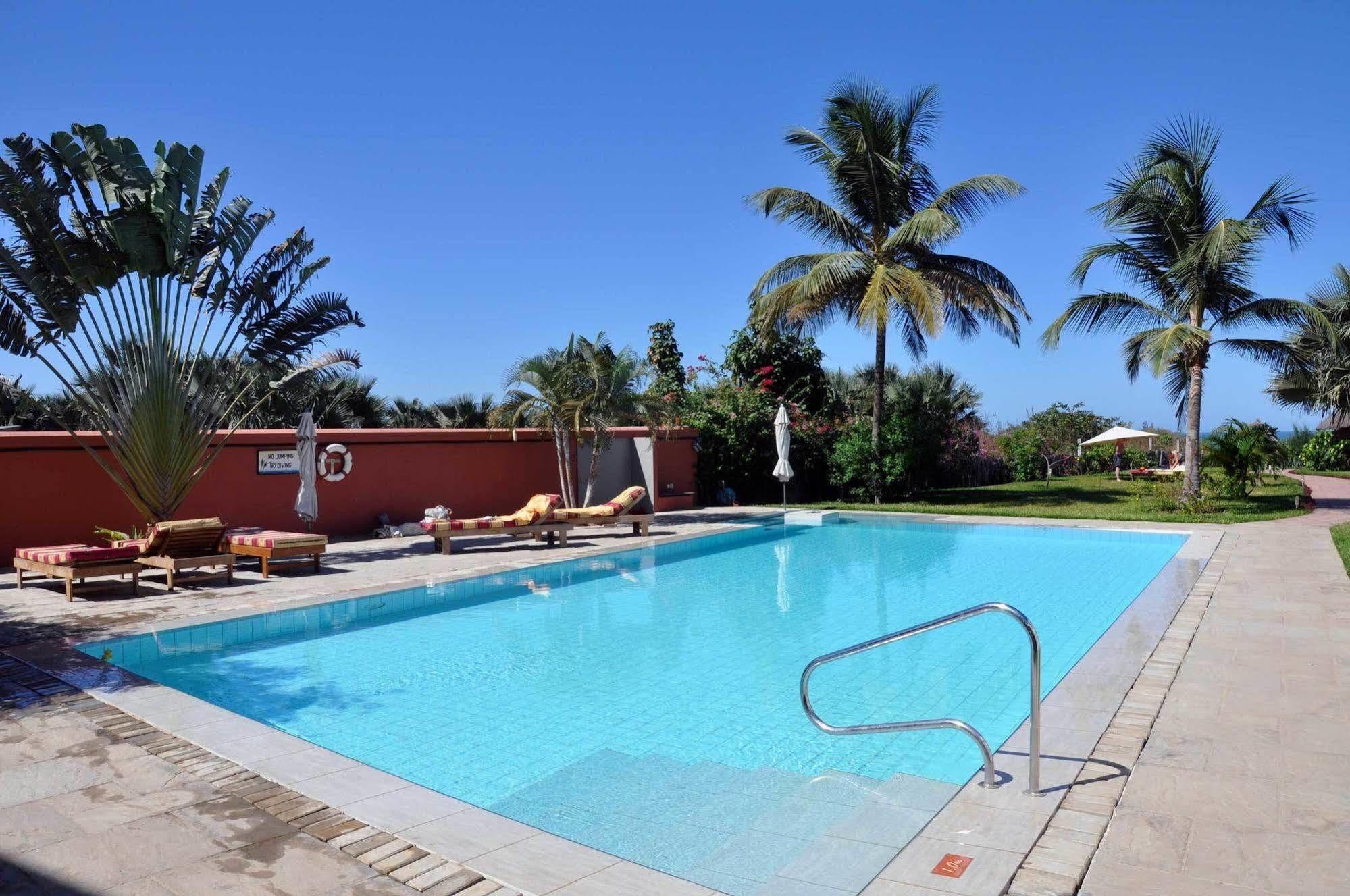 Leo'S Beach Hotel - Adults Only Brufut Exterior foto