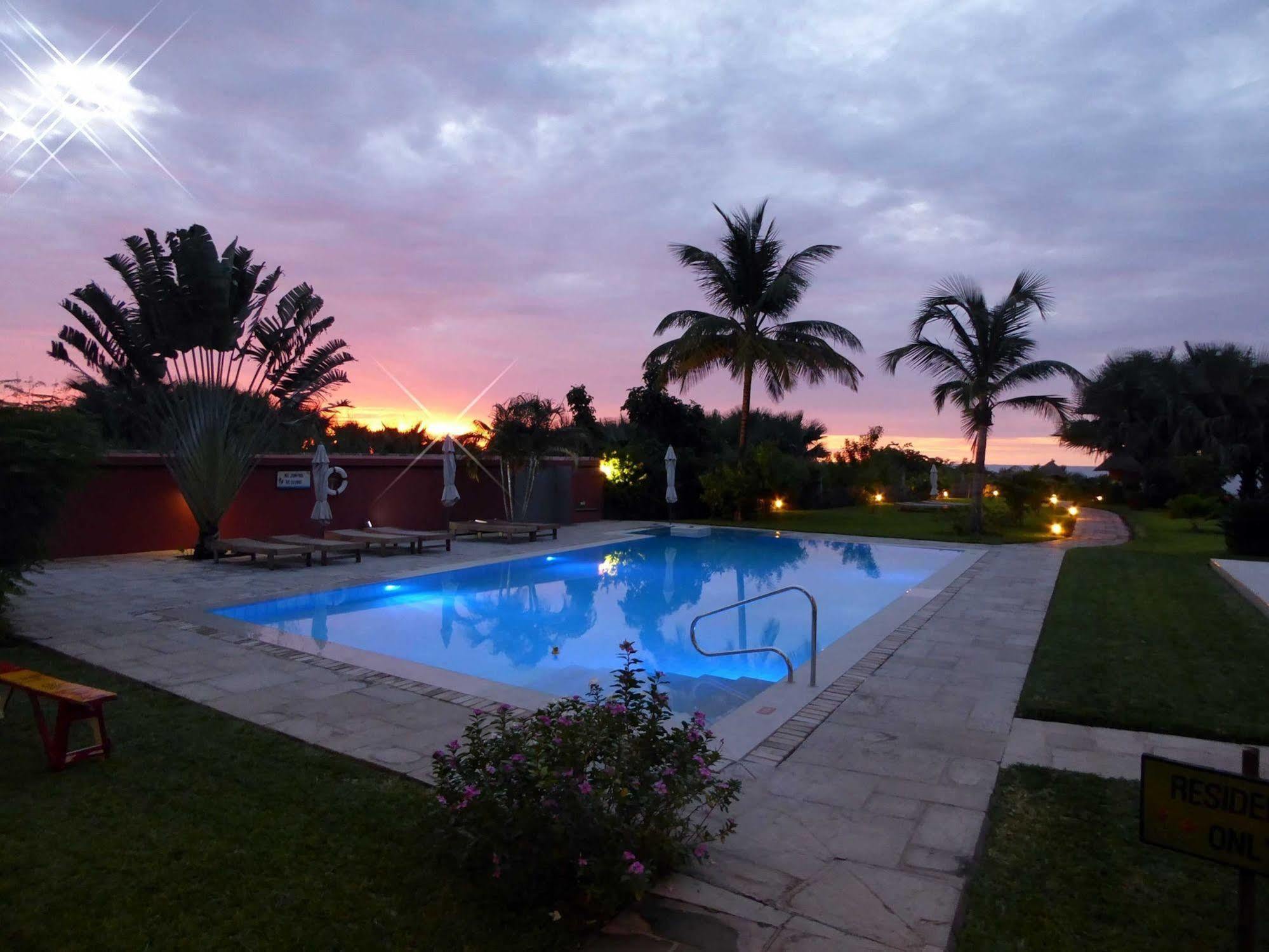 Leo'S Beach Hotel - Adults Only Brufut Exterior foto