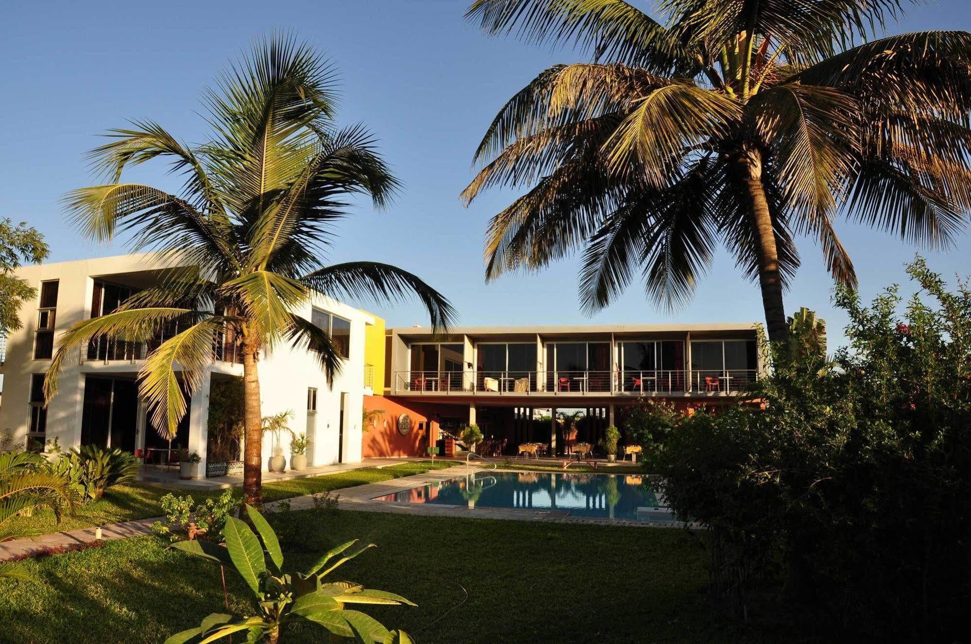Leo'S Beach Hotel - Adults Only Brufut Exterior foto